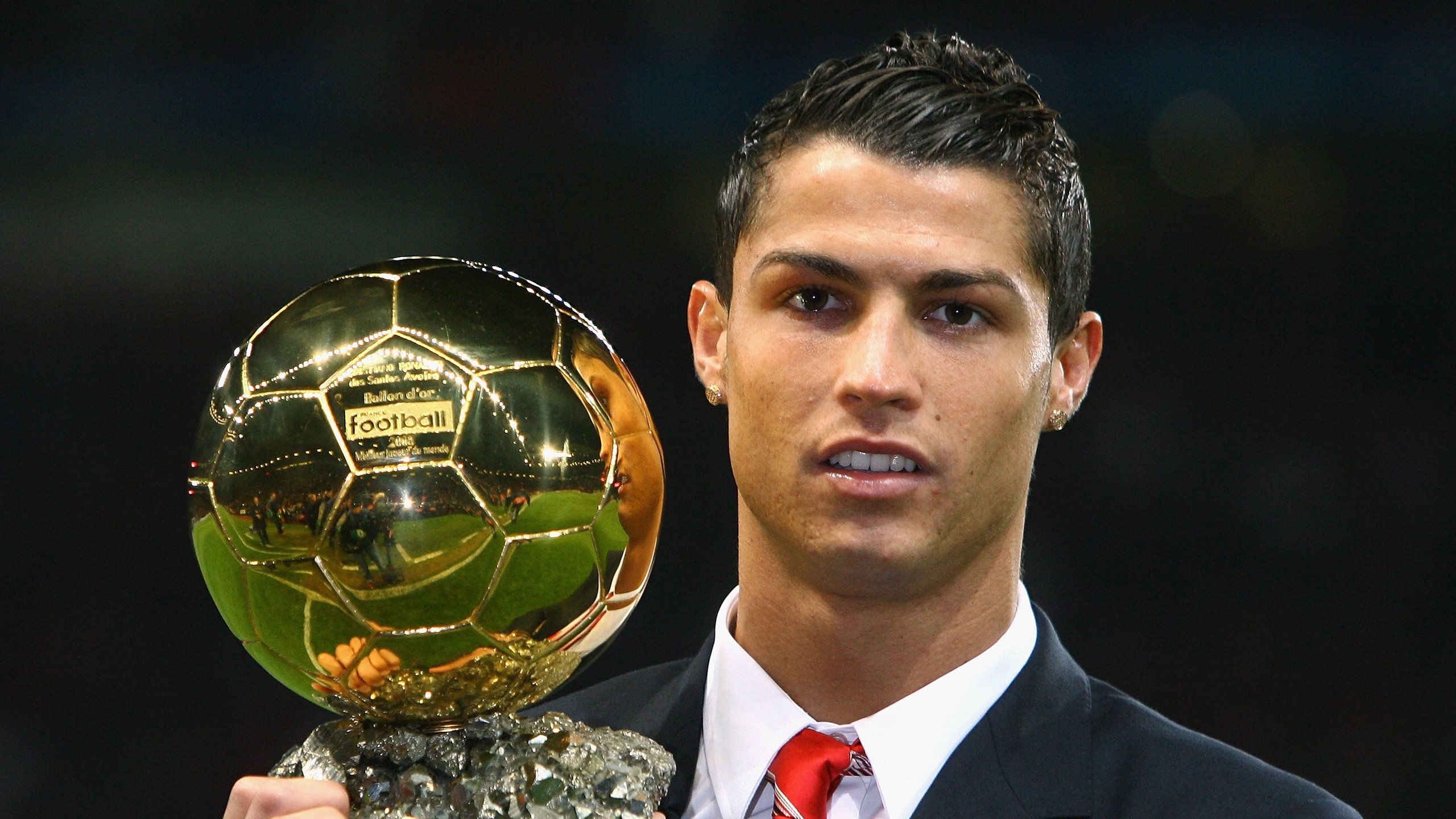 当足球超越国界，拉什福德德甲争冠夜闪耀，折射委内瑞拉与安哥拉的地缘博弈新解