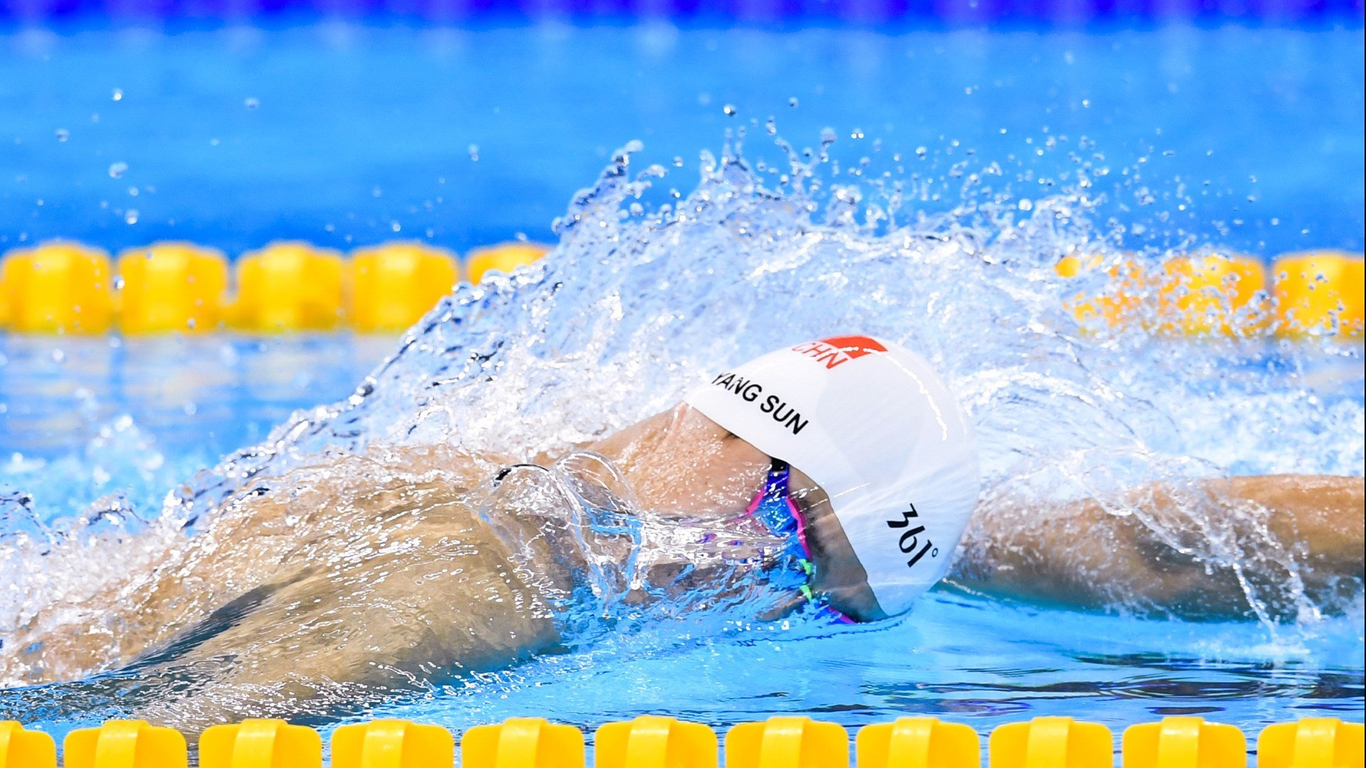 冰岛打穿挪威，梅西成为关键先生，一场跨越时空的足球寓言