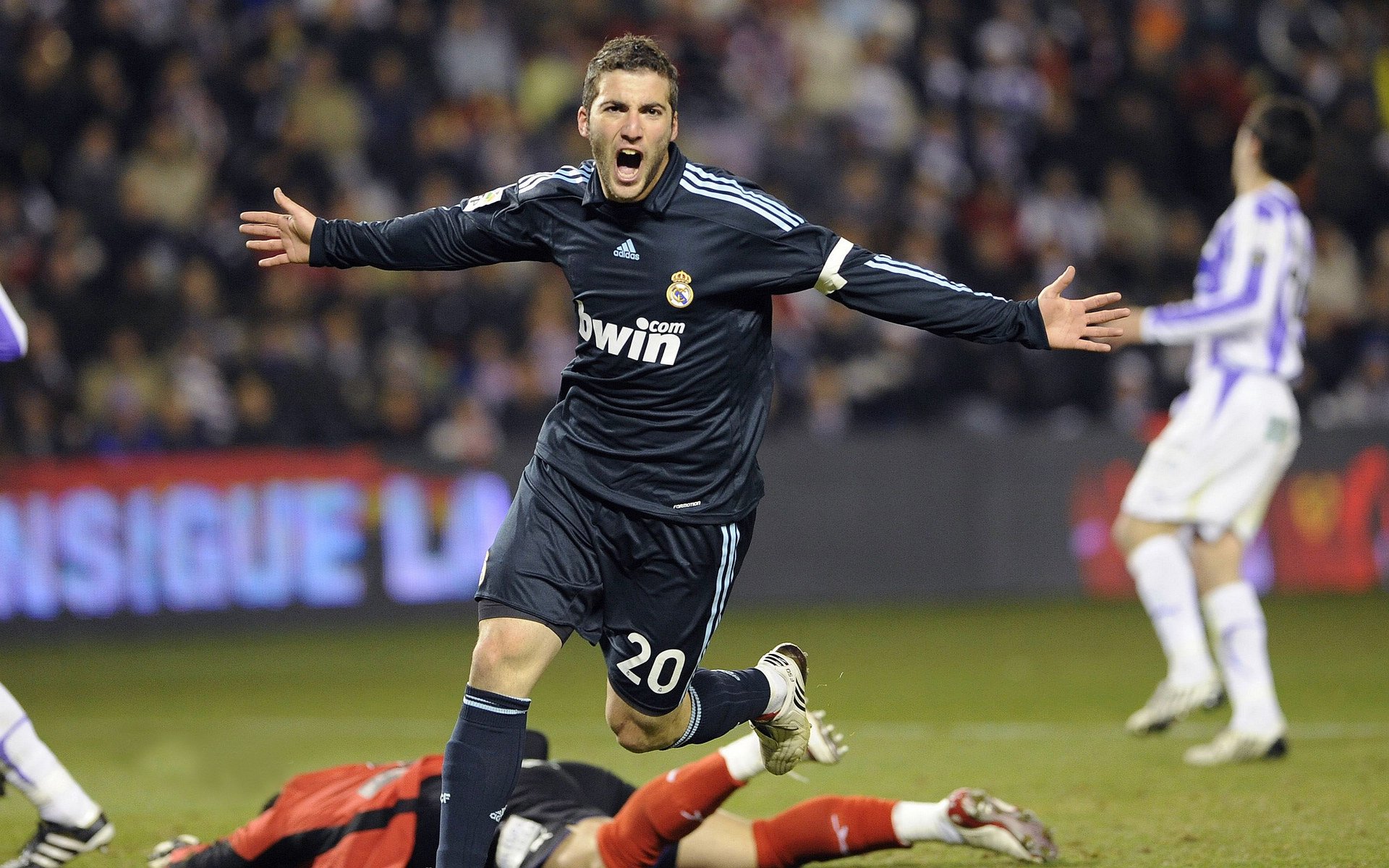 巴尔韦德,在喀麦隆与苏格兰的棋局上,他是那个移动棋盘的人